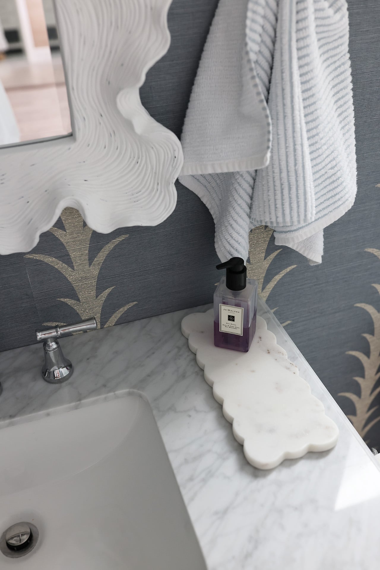 scalloped tray, scallop tray, scallop bath tray