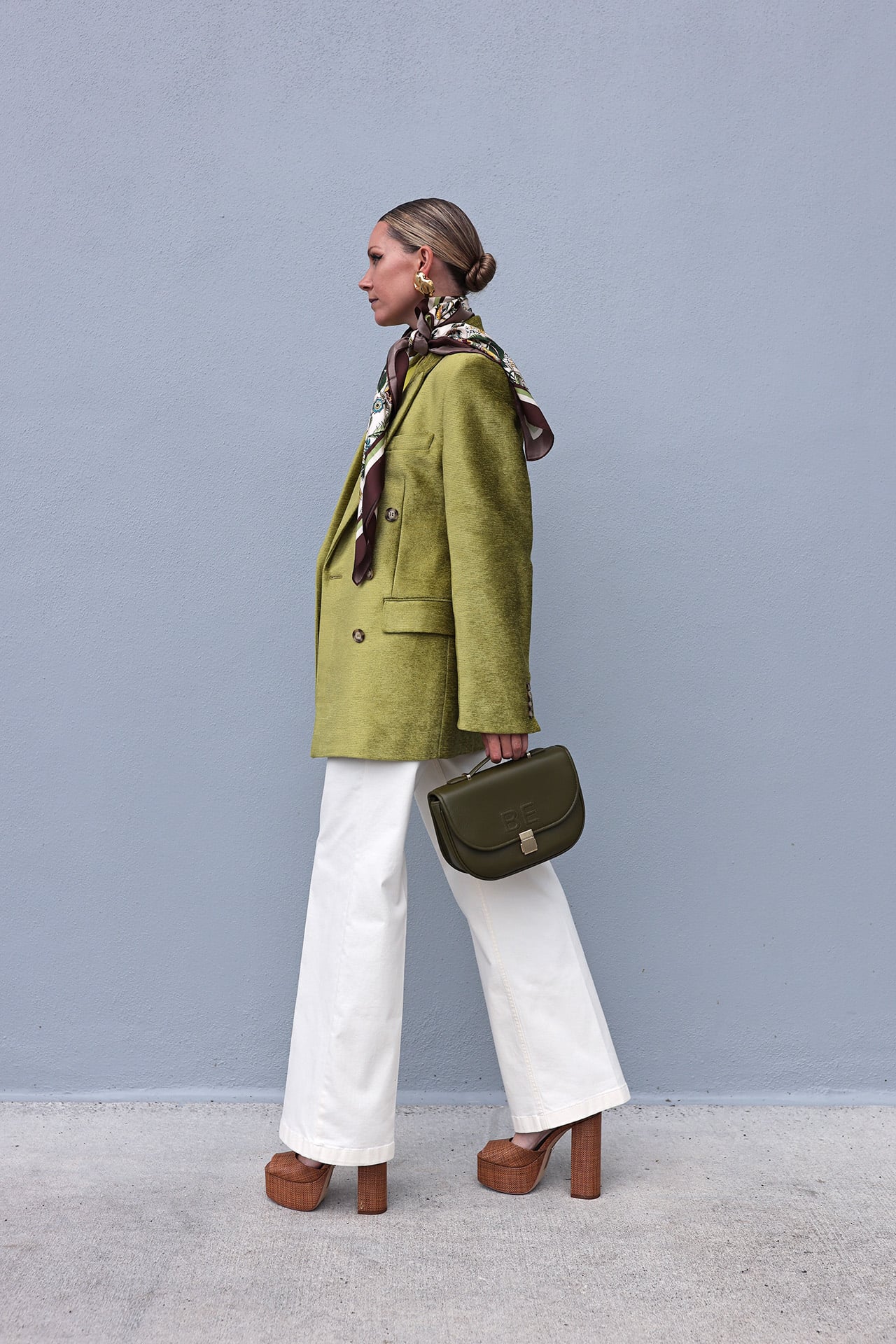 wide leg white denim, platform shoes with denim, green and white styling